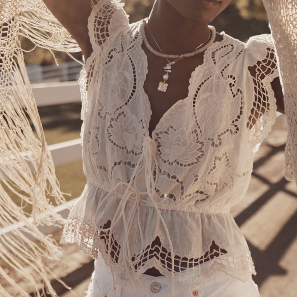 🆕 Anthropologie • Cream Tie Front Crop Top